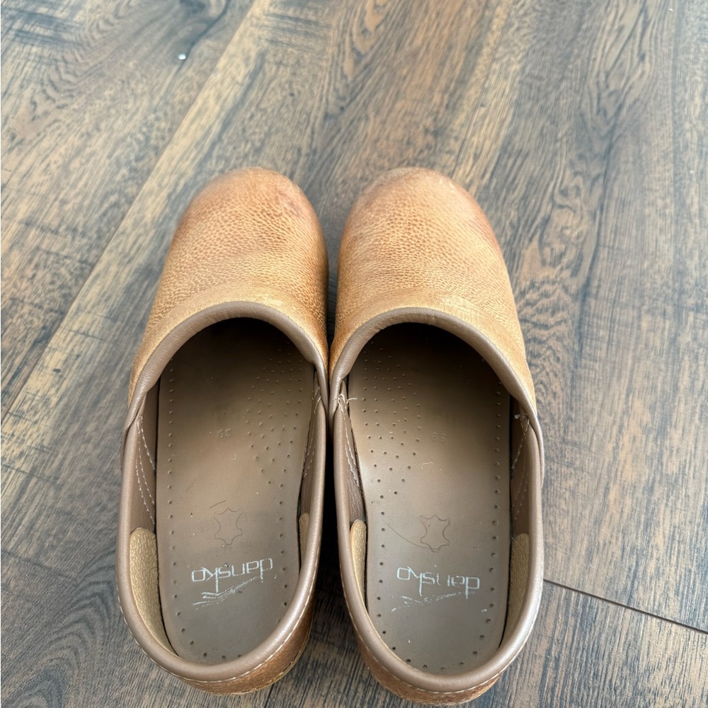 Dansko Honey Distressed Leather Clogs - Comfortable Slip-On Work Shoes - Picture 5 of 6